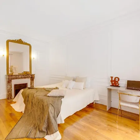 Luxurious Flat Champs Elysee Apartment