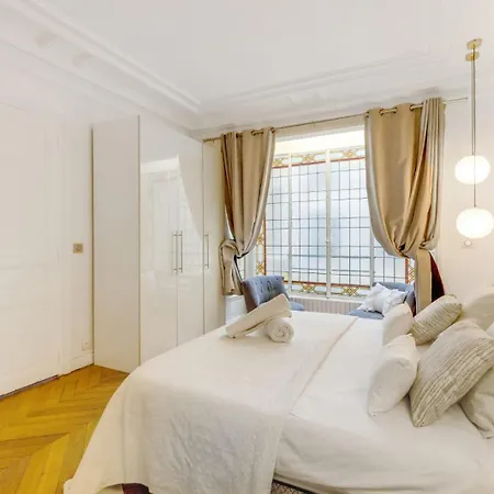 Apartment Luxurious Flat Champs Elysee Paris