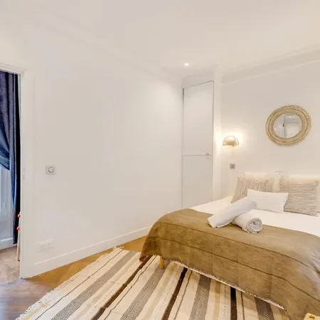Luxurious Flat Champs Elysée